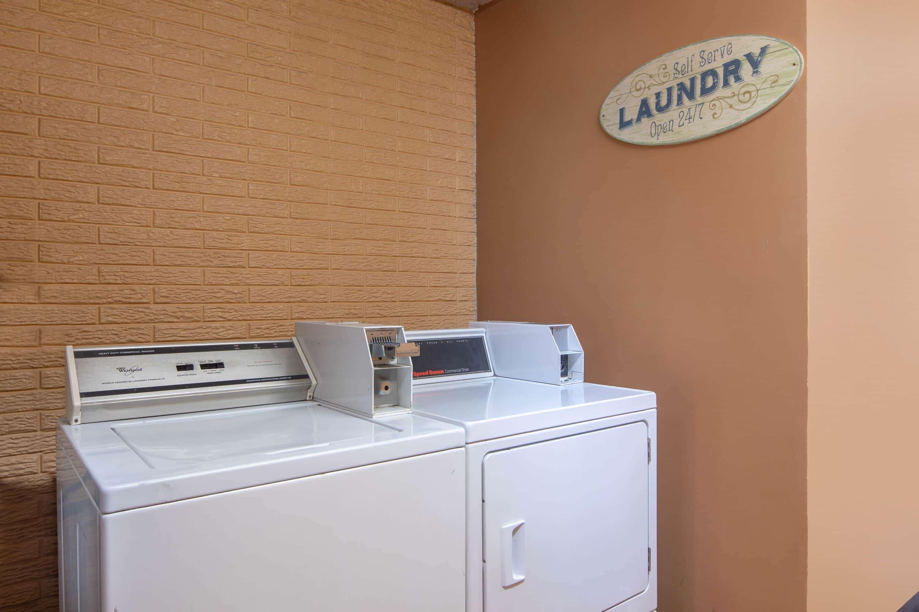 Travelodge By Wyndham Savannah Area/Richmond Hill Luaran gambar