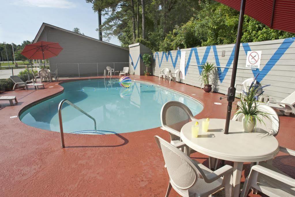 Travelodge By Wyndham Savannah Area/Richmond Hill Luaran gambar